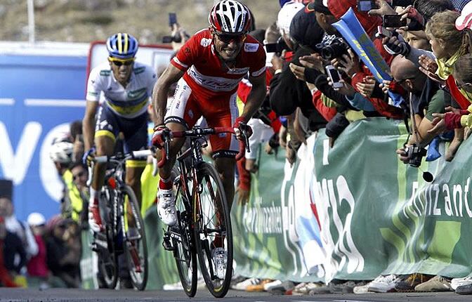 Joaquim &#039;Purito&#039; Rodríguez, por delante del también español Alberto Contador durante la ascesión al Cuitu Negru en Asturias