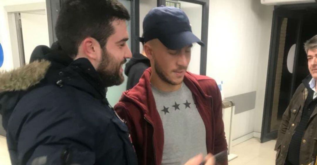 Eden Hazard, a su salida de la Clínica Sanitas de La Moraleja