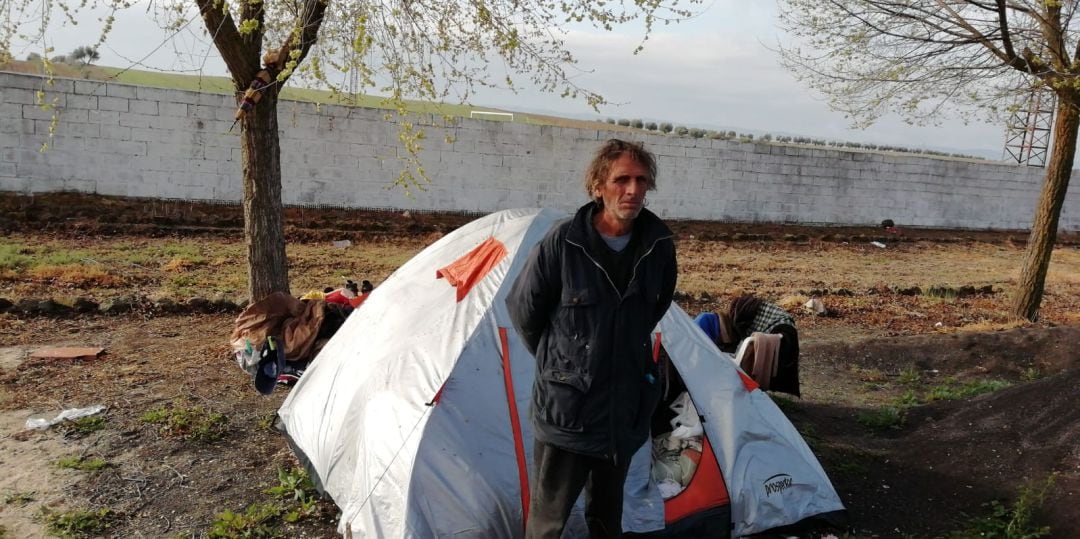 Paulino Vela en su tienda de campaña en Villamayor de Calatrava