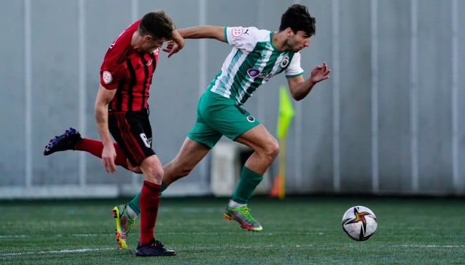 Marcos Bustillo, jugando en Gobela con el Rayo Cantabria