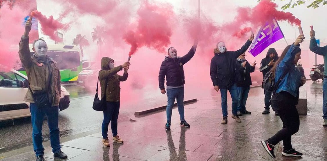 UGT y CCOO encienden bengalas contra la siniestralidad laboral en Vigo