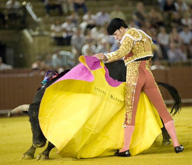 Imagen de archivo del matador de toros de Dos Hermanas (Sevilla) Antonio Nazaré durante una de sus últimas actuaciones en el coso del Baratillo.