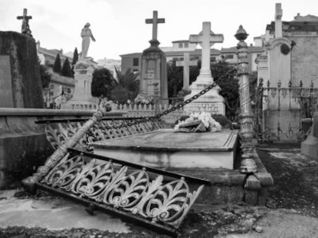 Estado de algunas de las tumbas del cementerio de San Eufrasio.