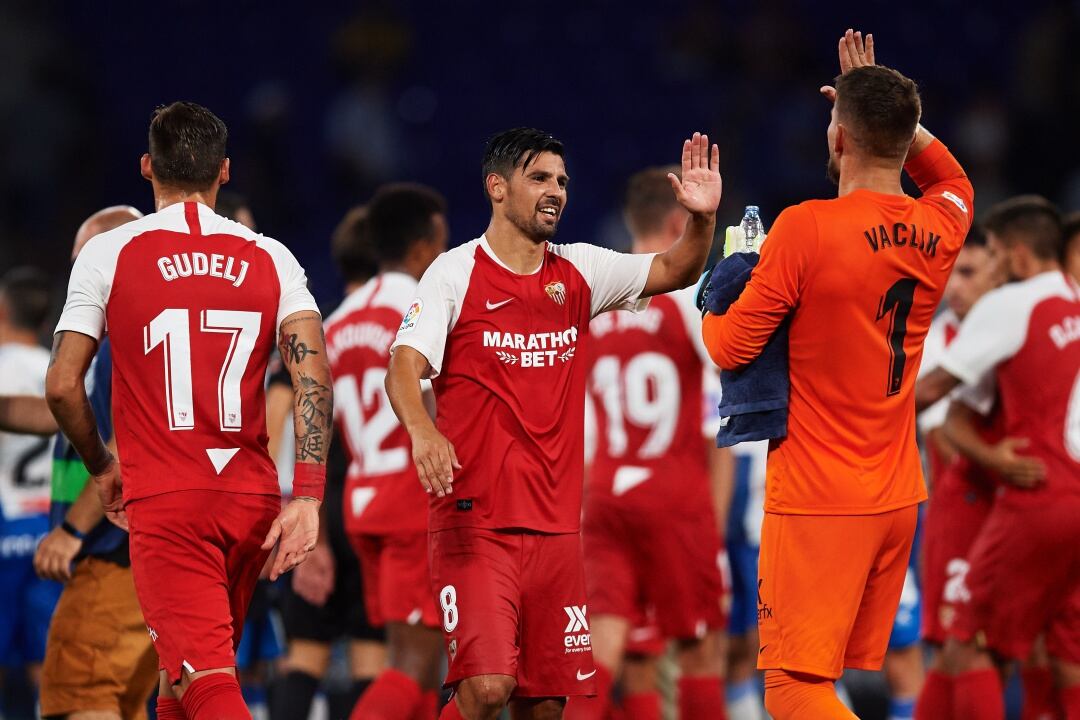 Nolito y Vaclik celebrando la victoria del Sevilla