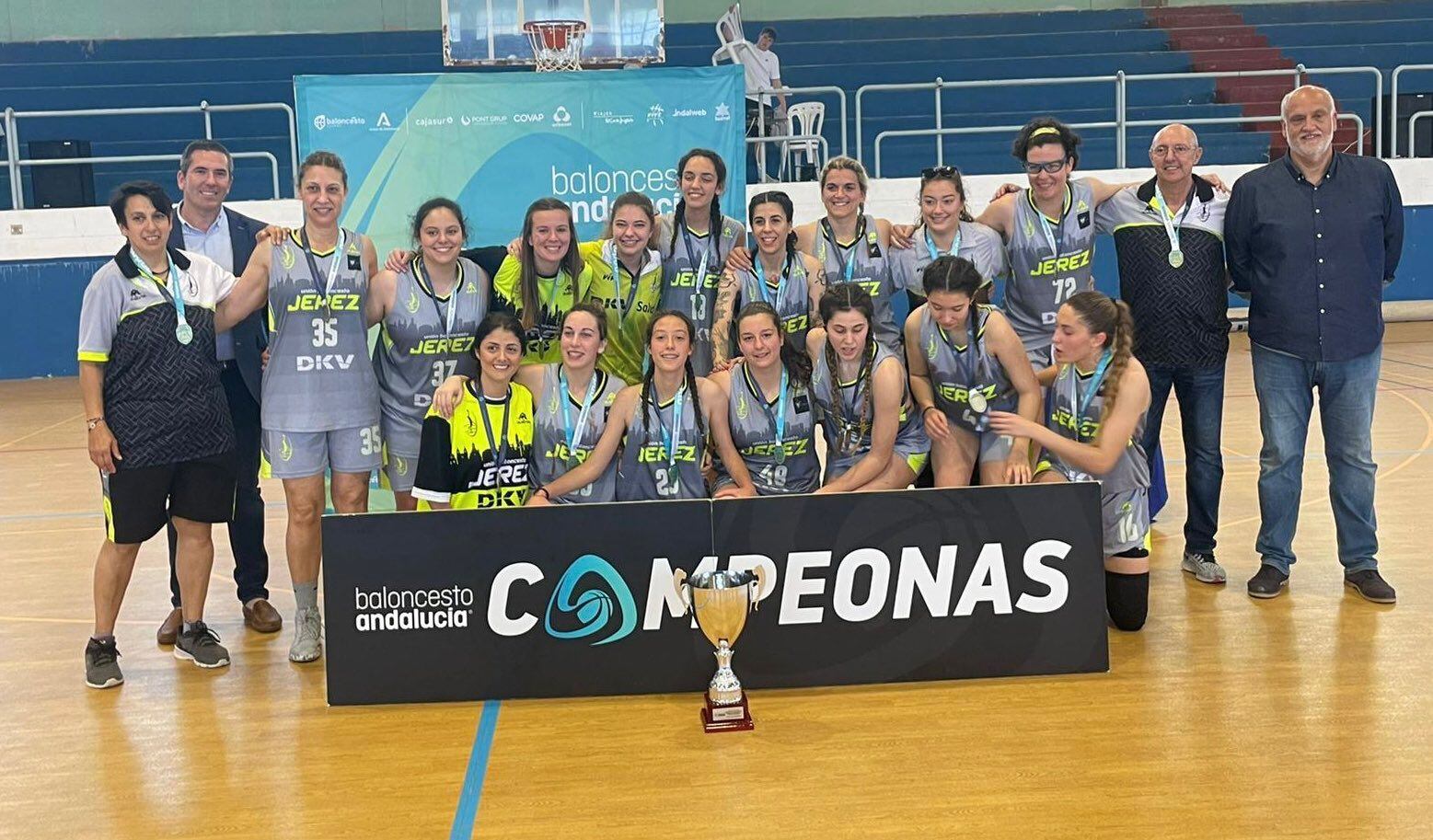 El DKV Jerez celebra el título de campeón
