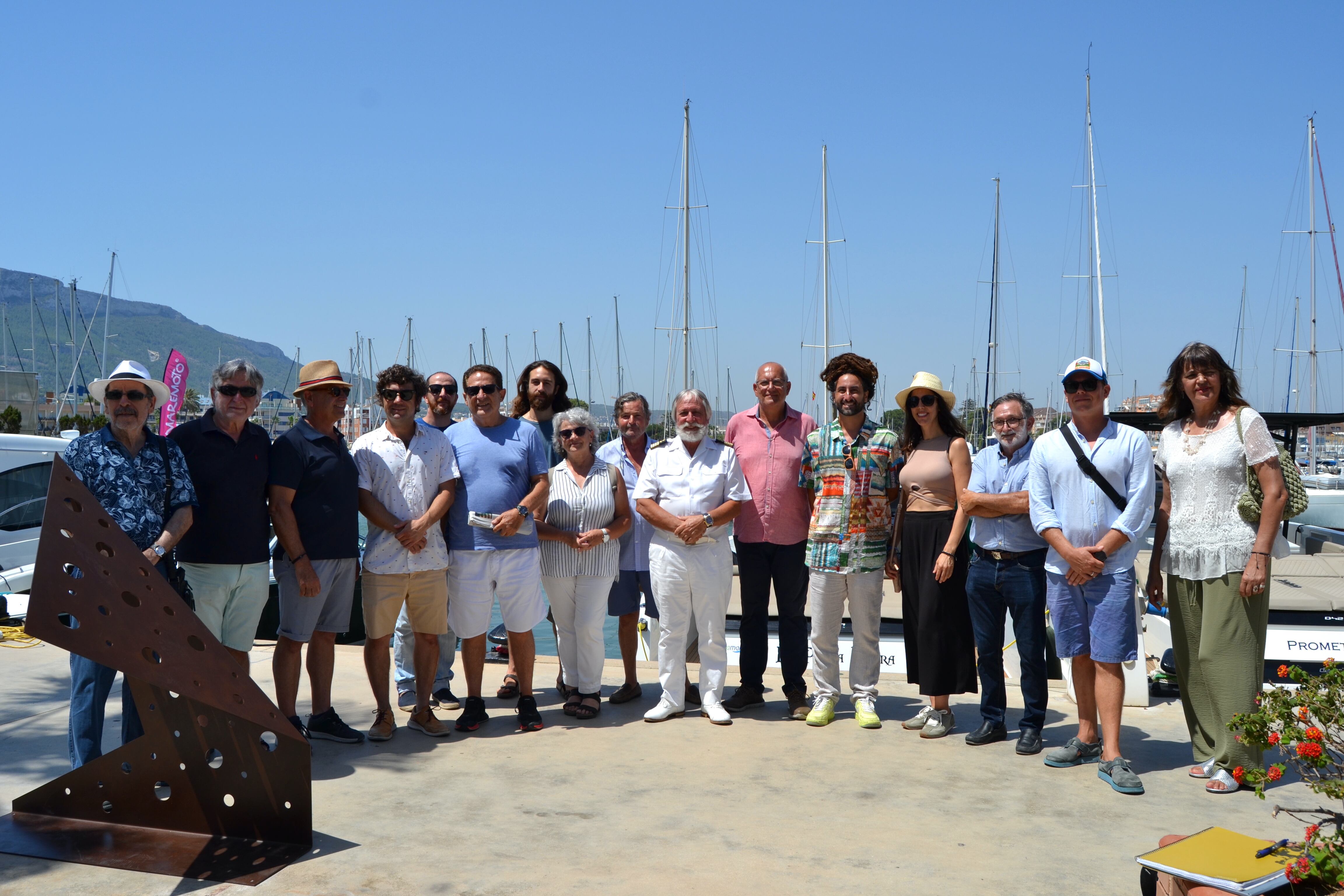Jurado y participantes de la 4ª edición de Esculturas frente al mar
