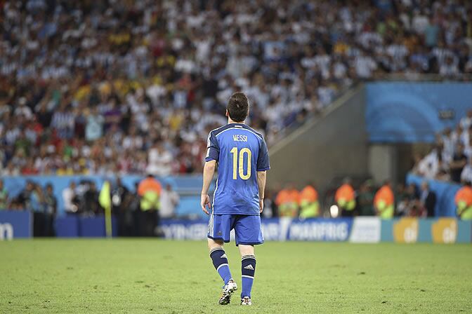 Messi mira al cielo de Maracaná tras terminar la final del Mundial