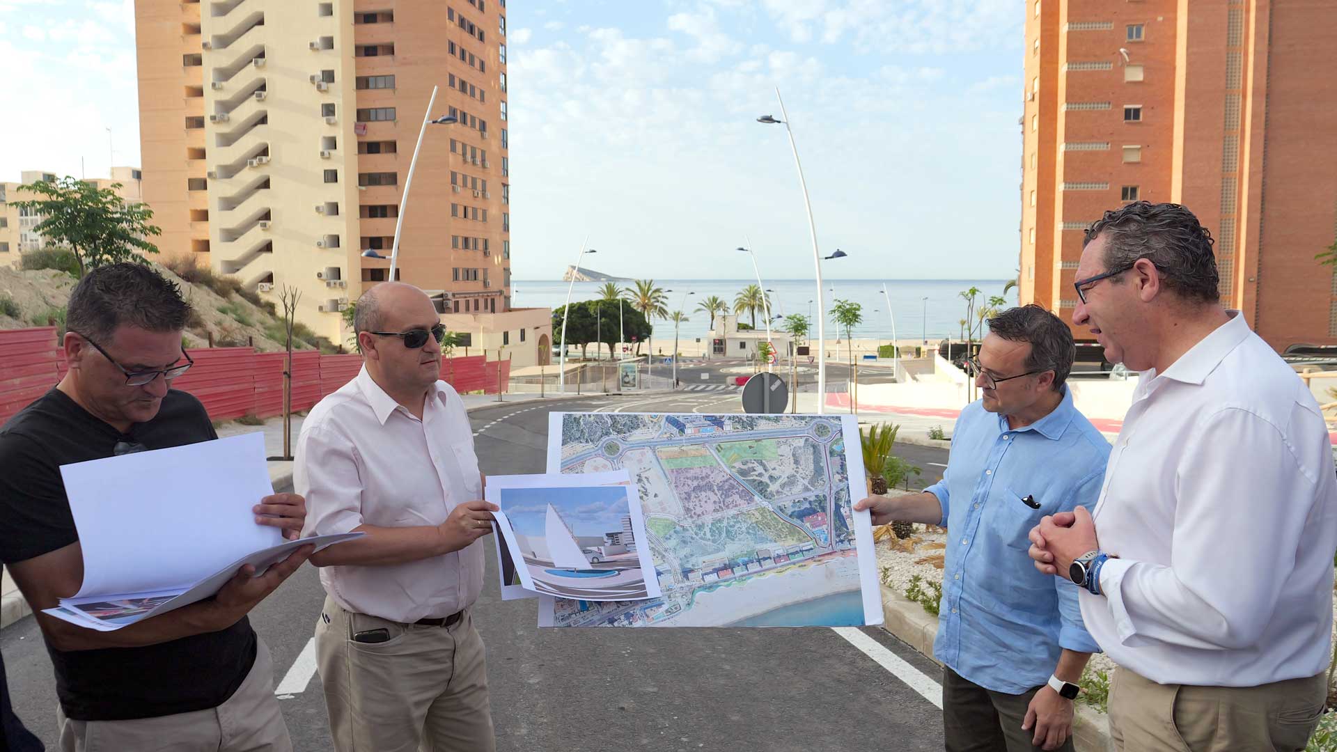 El alcalde de Benidorm Toni Pérez ha visitado los nuevos viales este lunes