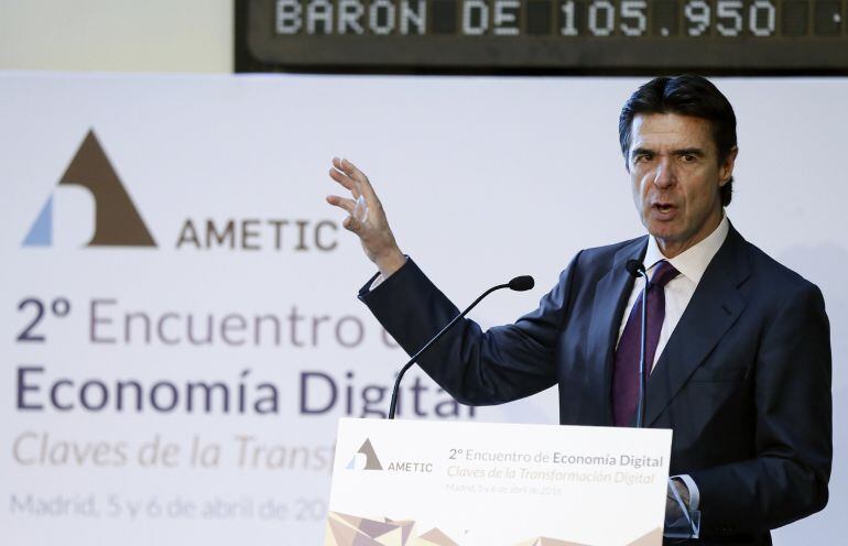 GRA098. MADRID, 05042016.- El ministro de Industria, Energía y Turismo en funciones, José Manuel Soria, durante su intervenión hoy en la inauguración del Segundo Encuentro sobre economía digital organizado por la patronal tecnológica Ametic, en la que ha 