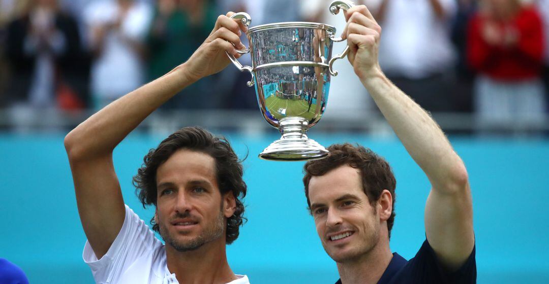 Feliciano López y Andy Murray levantan el trofeo que le acredita como ganadores