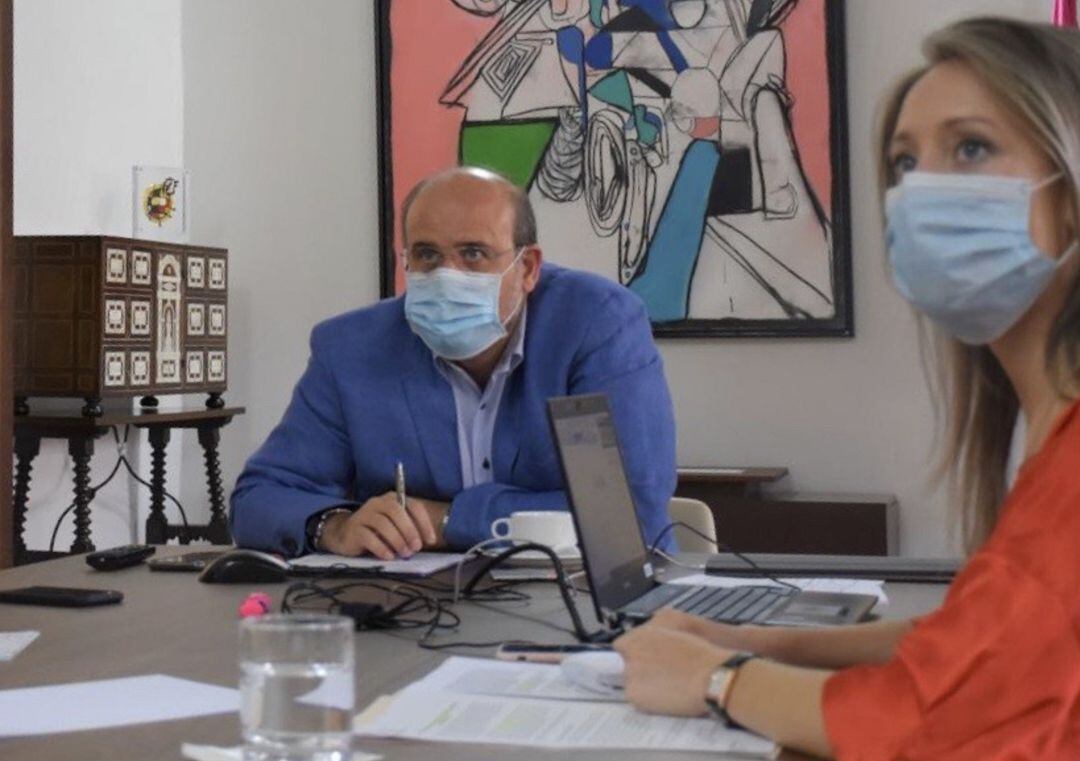 José Luis Martínez Guijarro (en el centro), vicepresidente de la Junta de Comunidades de Castilla-La Mancha.