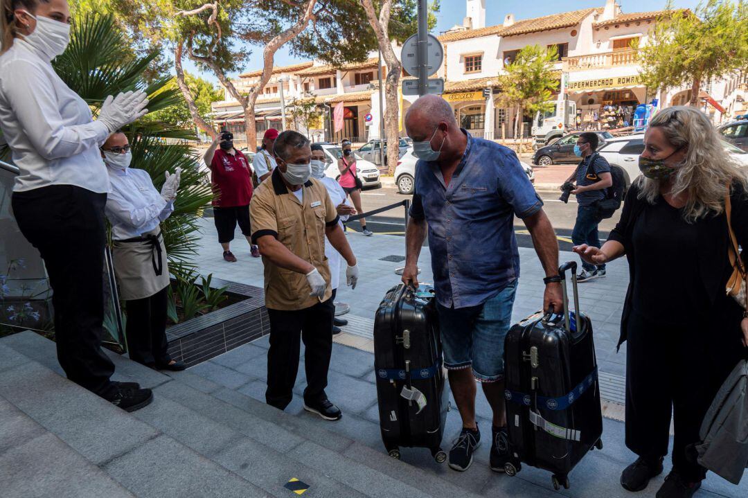  Llegada de primeros turistas alemanes