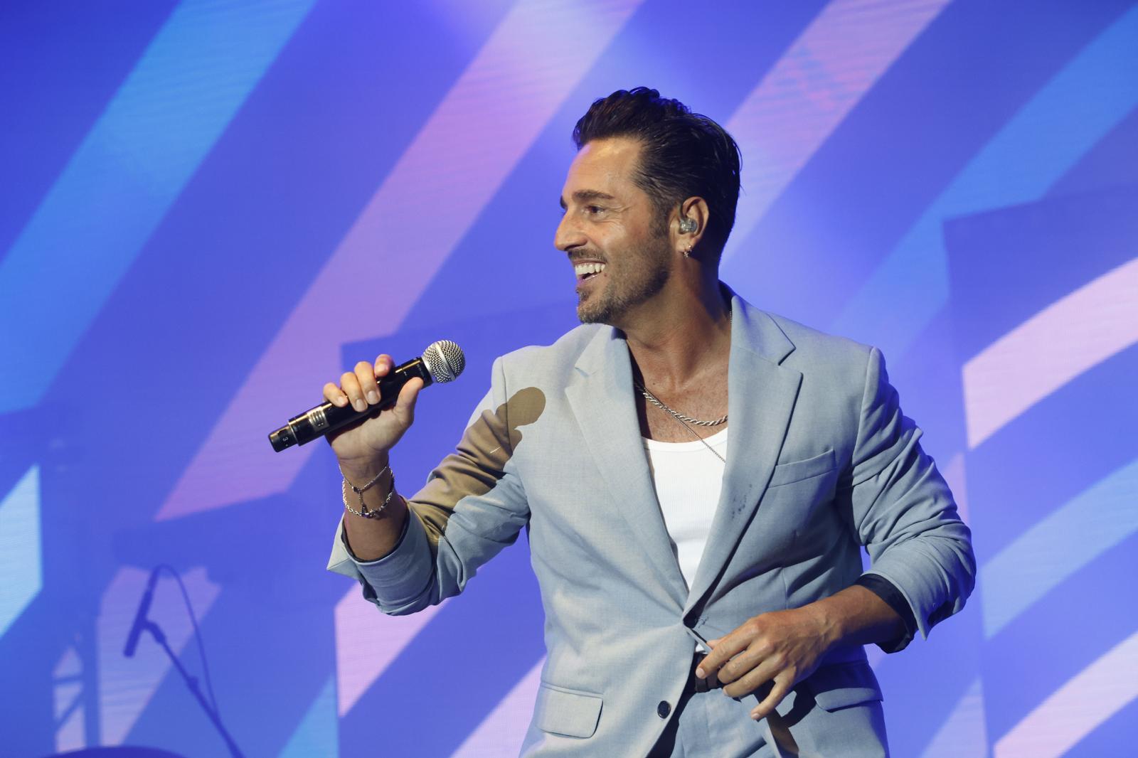 La lluvia no impidió que se celebrase el concierto de David Bustamante en la noche del viernes (foto: Concello de Ferrol)