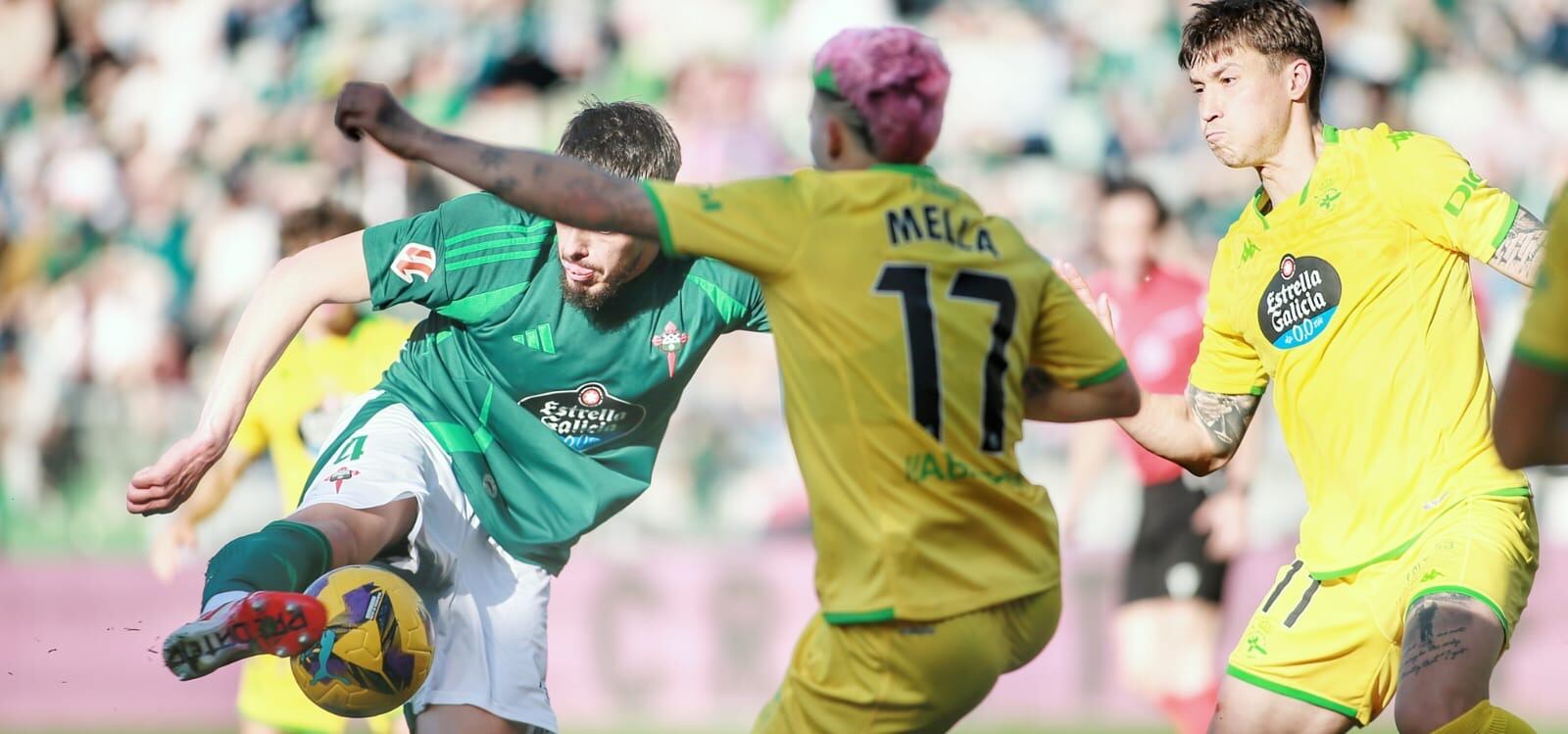 Aleksa Puric, en una jugada del Racing-Deportivo en A Malata (foto: Mariño / Cadena SER)