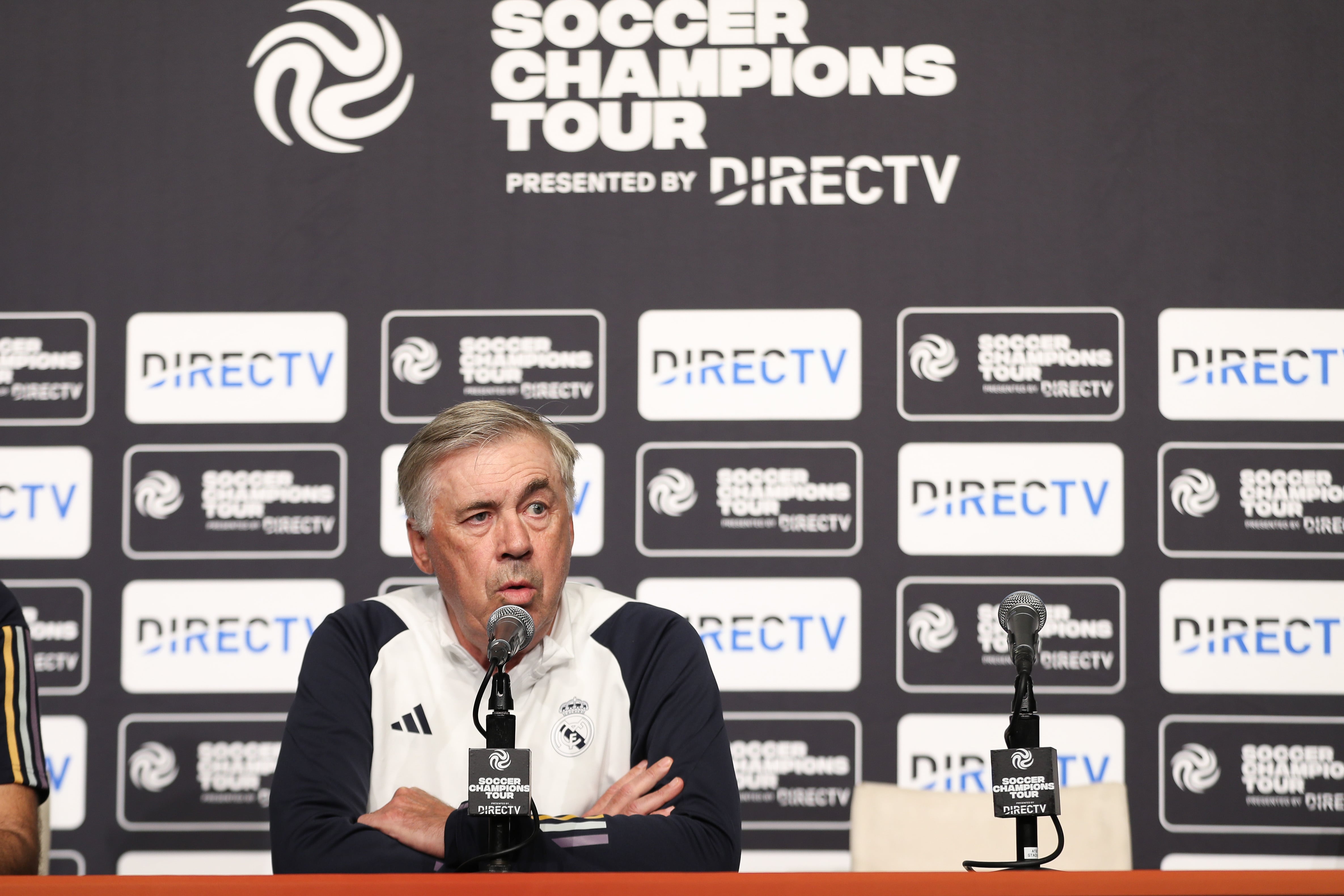 Carlo Ancelotti, durante la rueda de prensa del Real Madrid previa al duelo ante el Barça. (Photo by Omar Vega/Getty Images)