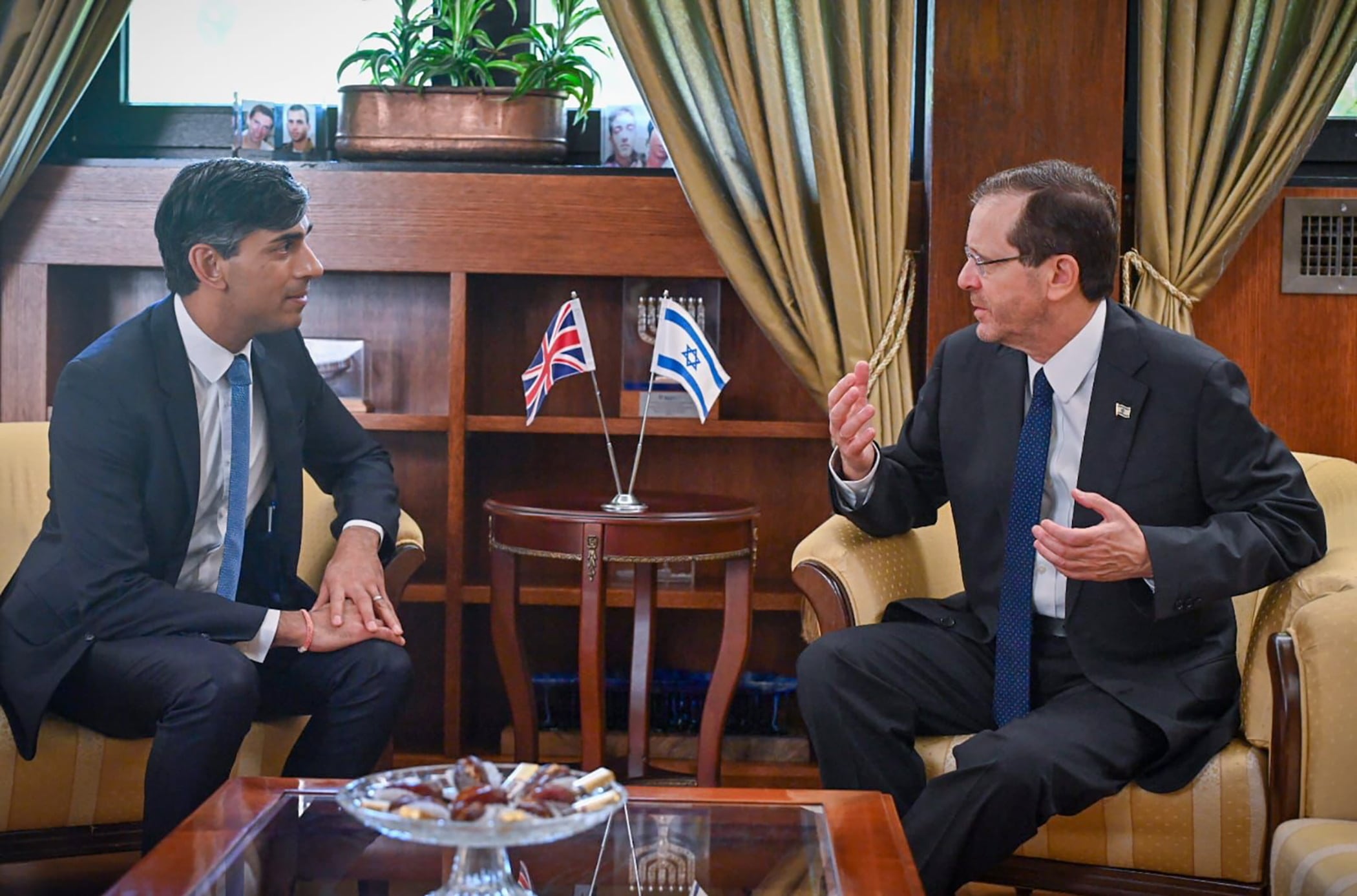 El presidente Herzog se reúne con el primer ministro británico, Rishi Sunak  EFE/EPA/Kobi Gidon