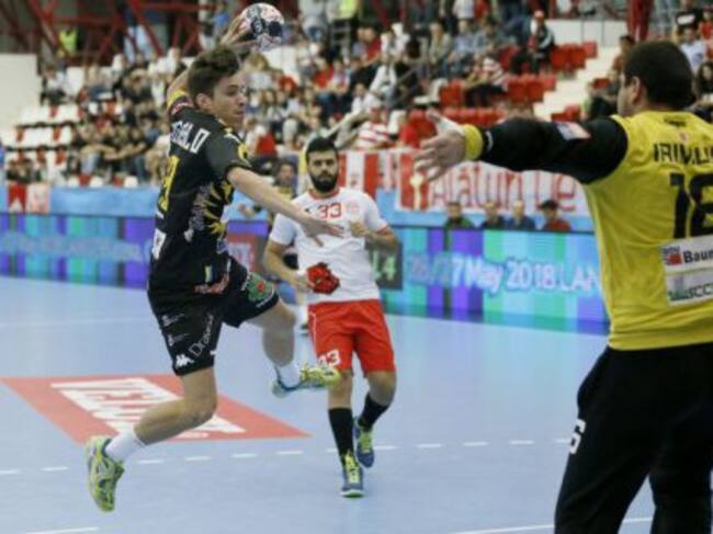 Gonzalo Perez en un partido contra el Dinamo de Bucarest