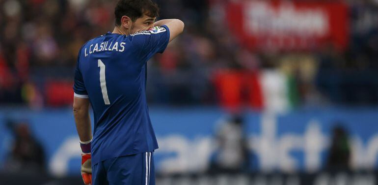 Iker Casillas, durante el partido del Calderón que acabó con goleada a favor del Atlético (4-0).