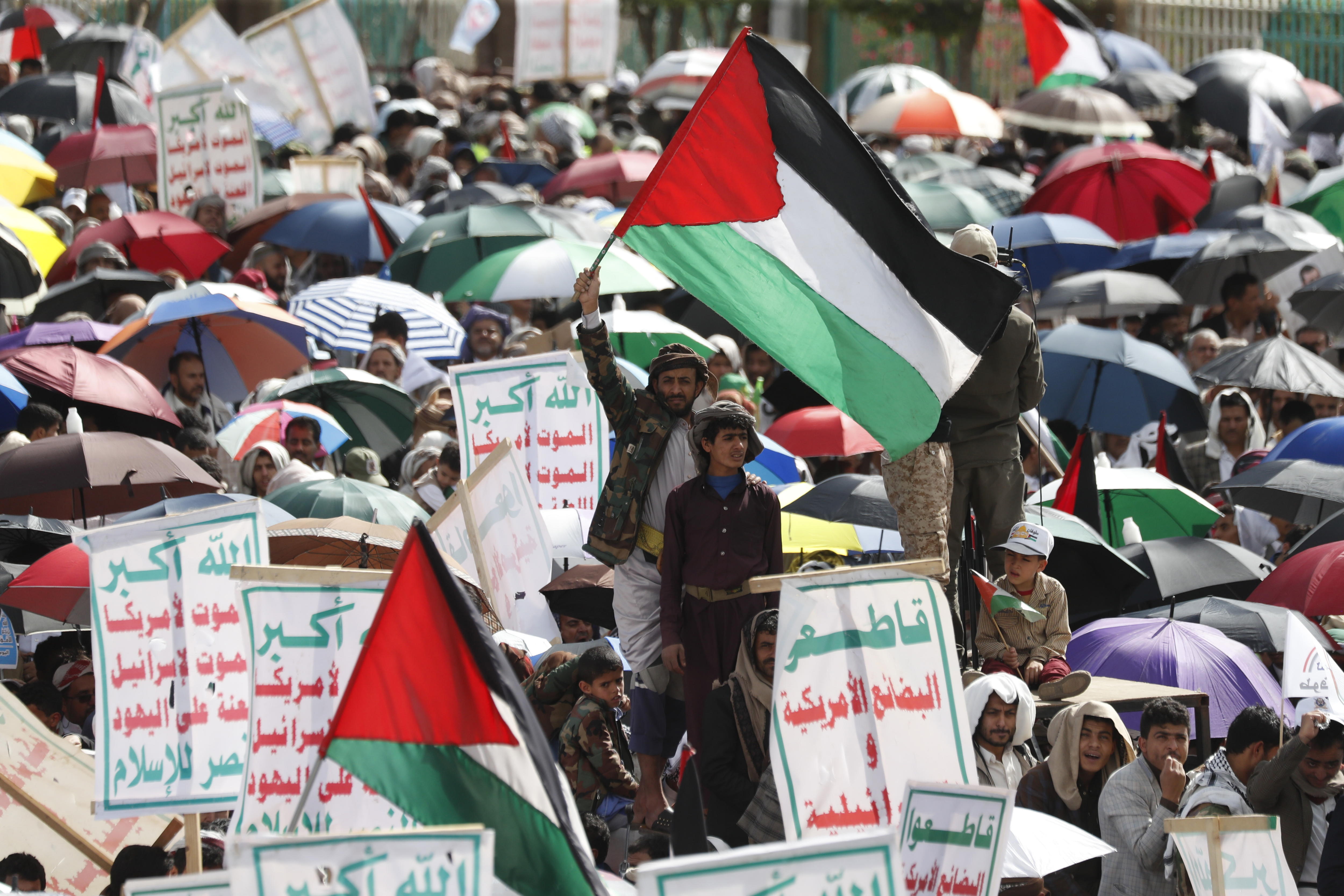 Protesta contra Estados Unidos e Israel y en solidaridad con los palestinos, en Saná (Yemen).  EFE/EPA/YAHYA ARHAB/ARCHIVO