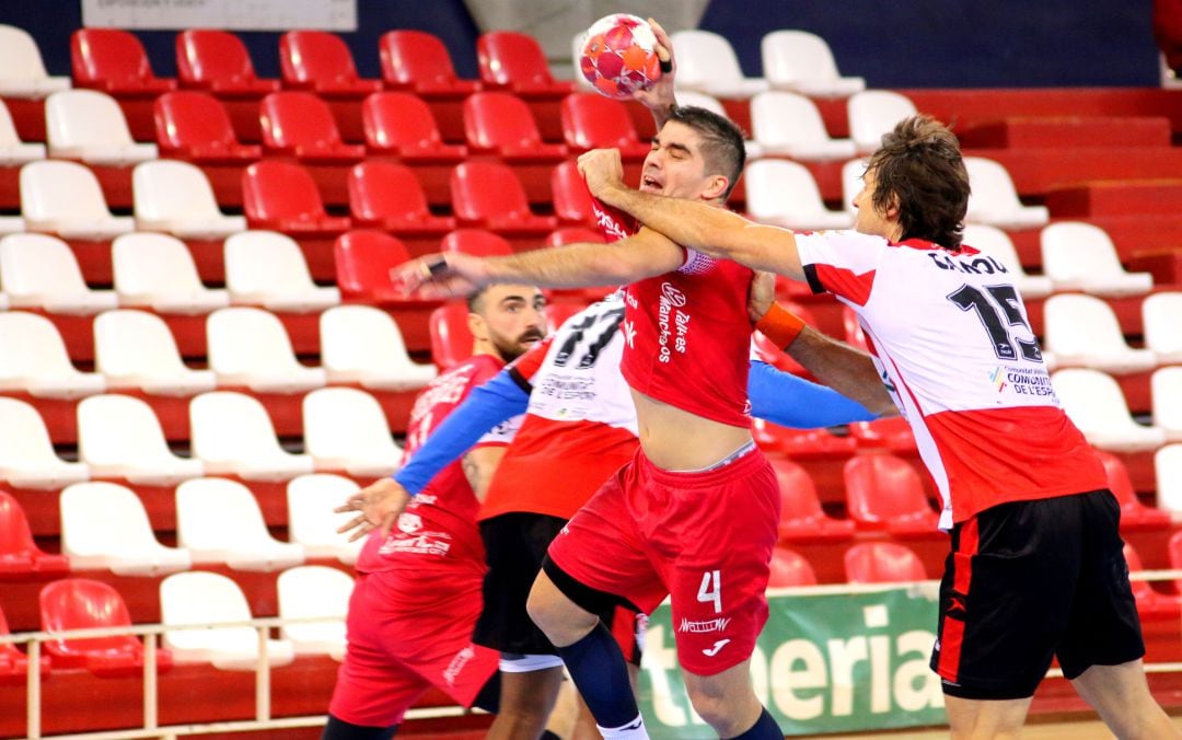 Simonet en un lance del partido ante Puerto Sagunto 