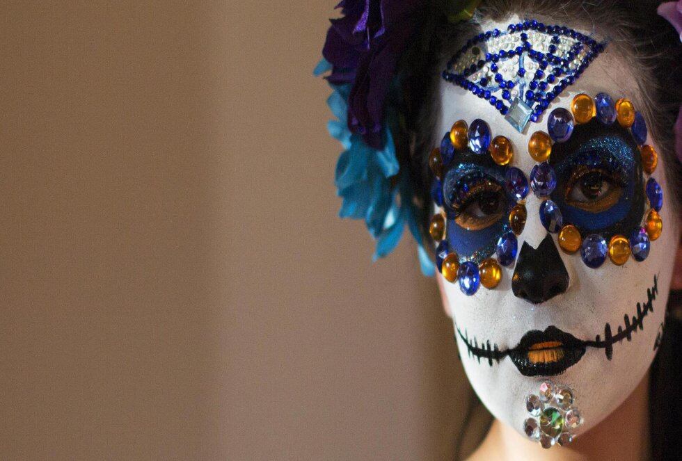 Rostro pintado para celebrar el Día de los Muertos en México