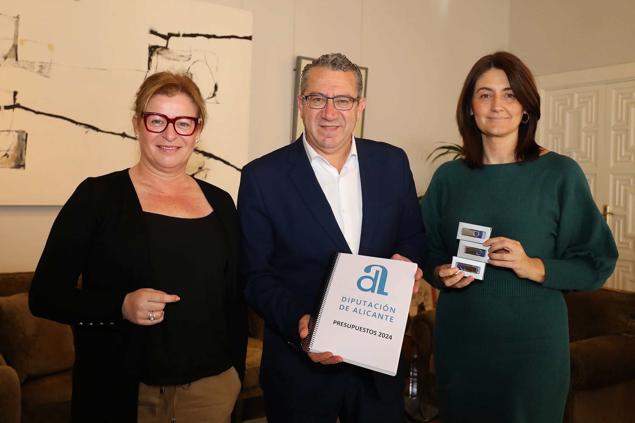 El presidente provincial, Toni Pérez, junto a las dos vicepresidentas, Ana Serna y Marina Sáez