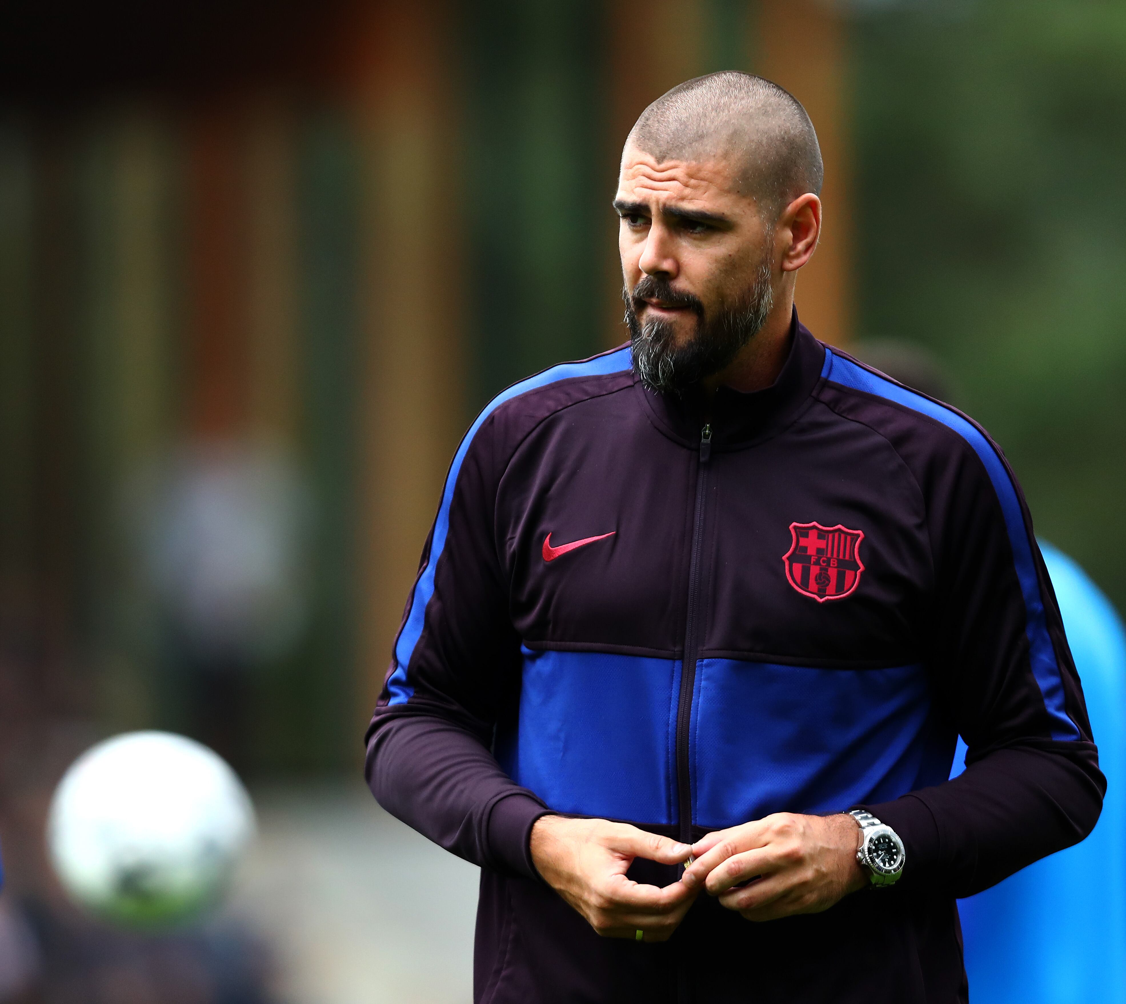 Víctor Valdés, en su etapa de entrenador de las categorías inferiores del Barça