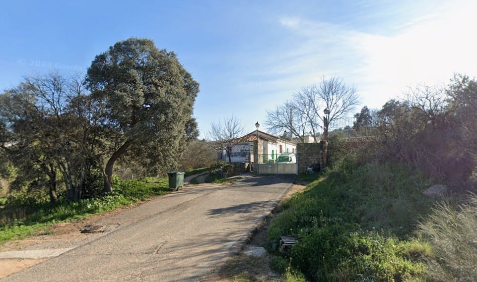 Acceso a la perrera municipal de Toledo