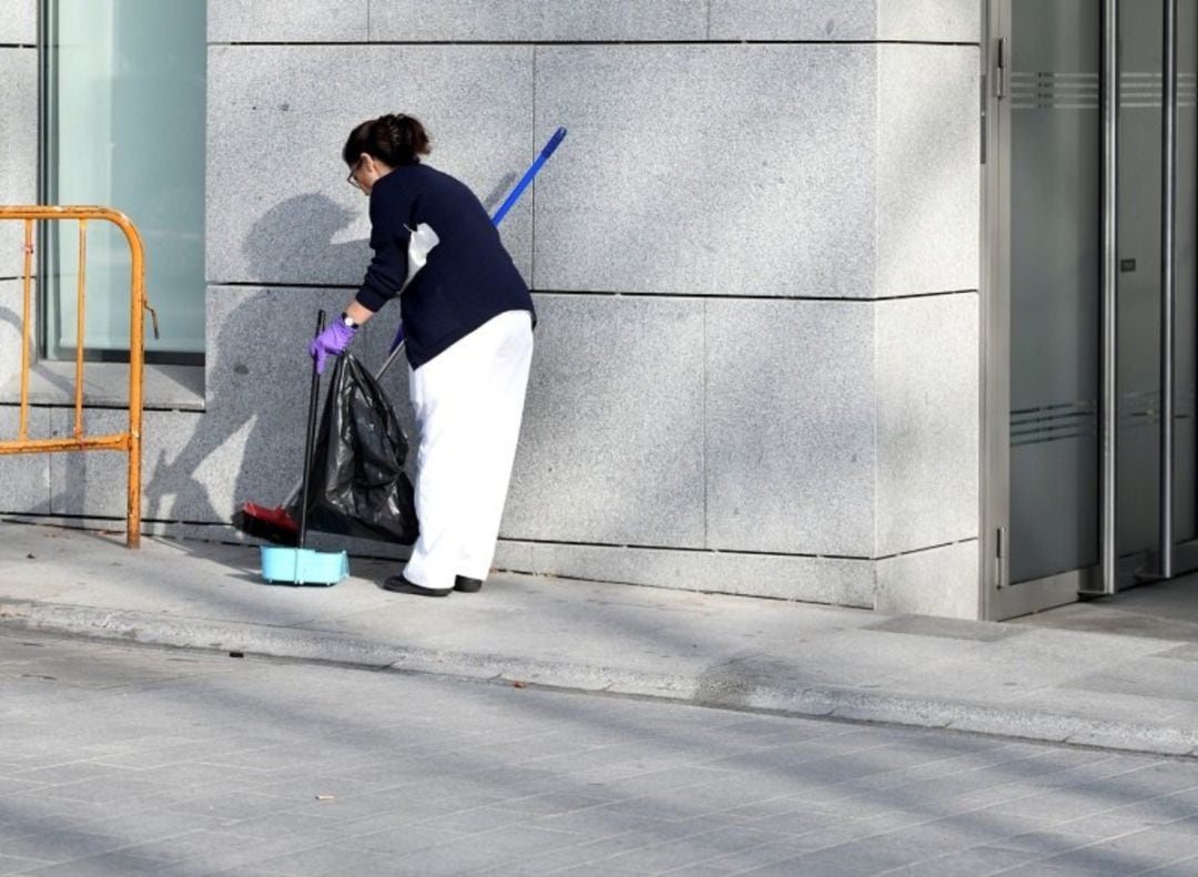 La denuncia del colectivo de empleadas del hogar: &quot;He llegado a pensar que no le importamos a los sindicatos&quot;