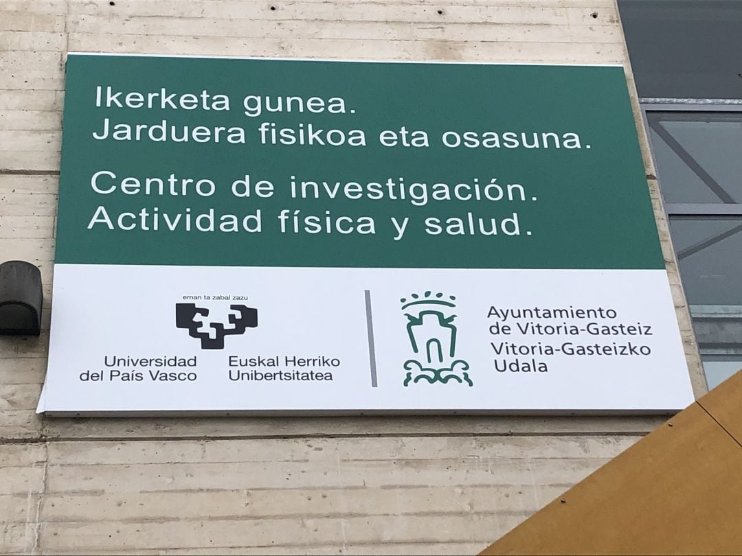 Cartel de entrada en el Centro de Medicina Deportiva.