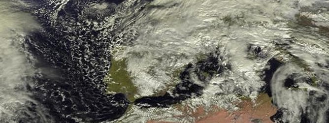 Fotografía tomada por el satélite Meteosat para la Agencia Estatal de Meteorología (AEMET) que prevé para mañana, viernes, nieve entre los 300 y 800 metros en el extremo norte peninsular