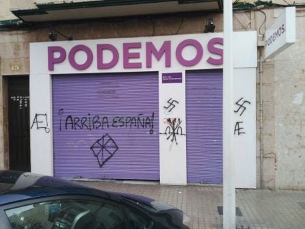 Pintadas en la sede de Podem Elx