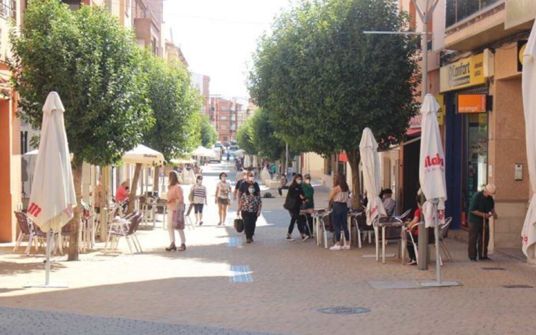 La céntrica avenida San Jorge de Andorra (Teruel)