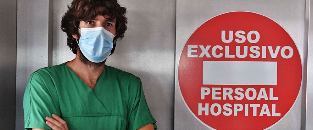 Álvaro Mena, internista del CHUAC