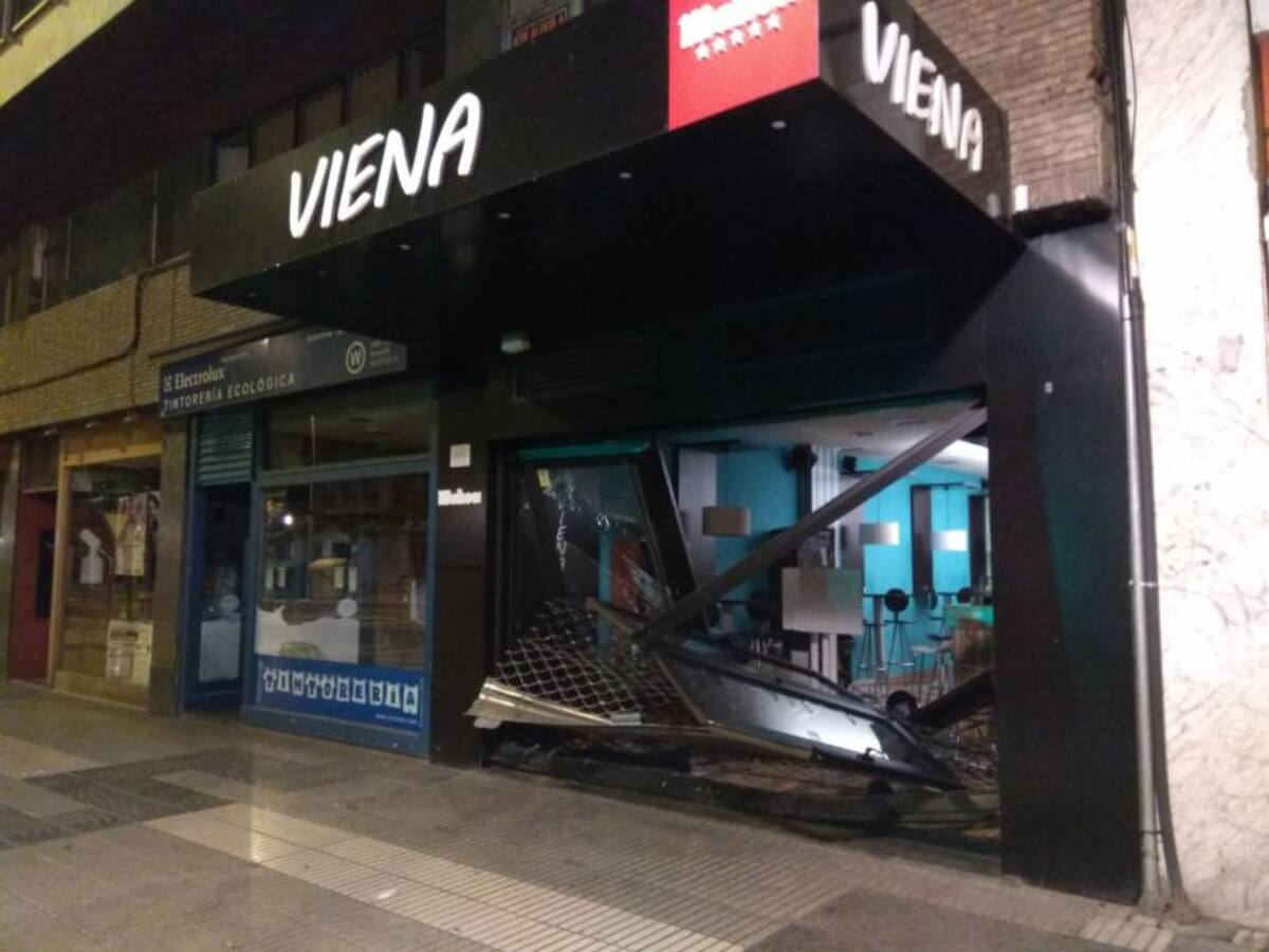 Intentan robar en el bar Viena de Palencia y sufren un aparatoso accidente