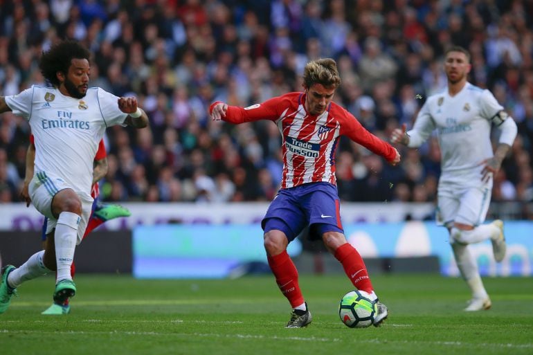 Marcelo, Griezmann y Sergio Ramos, en uno de los últimos derbis entre Real Madrid y Atlético.