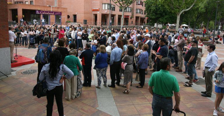 Cientos de vecinos han acompañado a &#039;Candi&#039; en la inauguración de su plaza