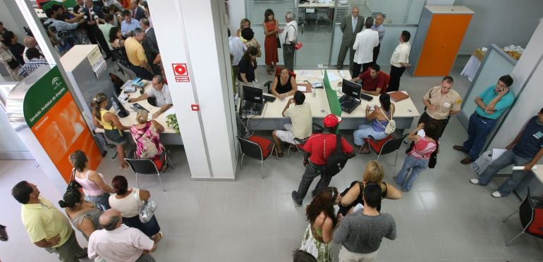 Imagen del interior de una oficina de empleo de la Junta de Andalucía