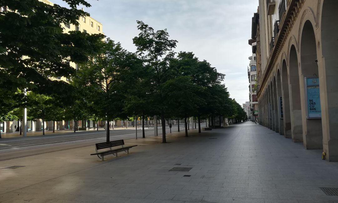 Vista del Paseo de la Indepenencia de Zaragoza a menos de 24 horas para que los menores de 14 años puedan salir a la calle durante una hora. 