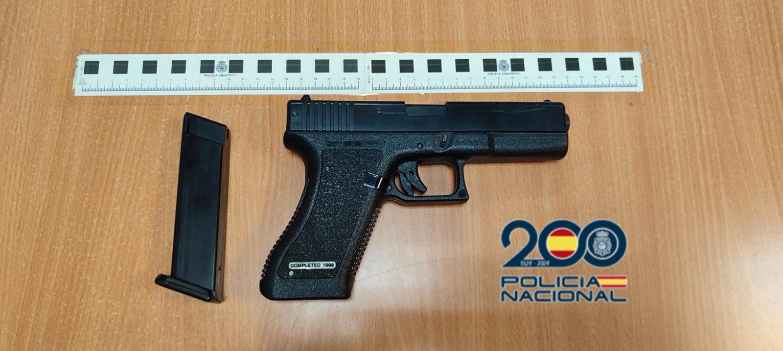 Replica de pistola intervenida en Valladolid