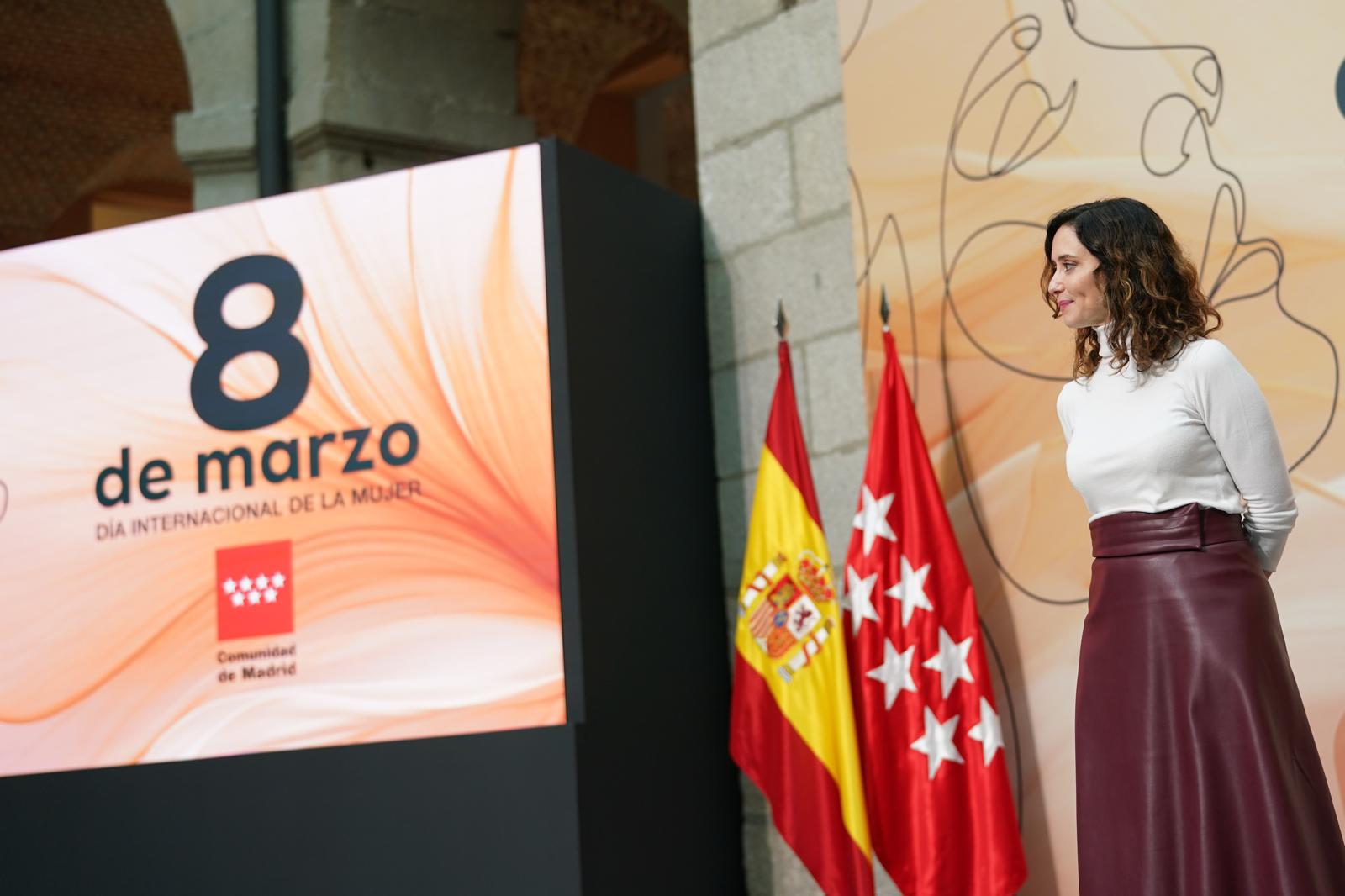 La presidenta de la Comunidad de Madrid, Isabel Díaz Ayuso, en el acto institucional de entrega de los Reconocimientos 8 de Marzo en el Día Internacional de la Mujer. (Foto: Comunidad de Madrid)