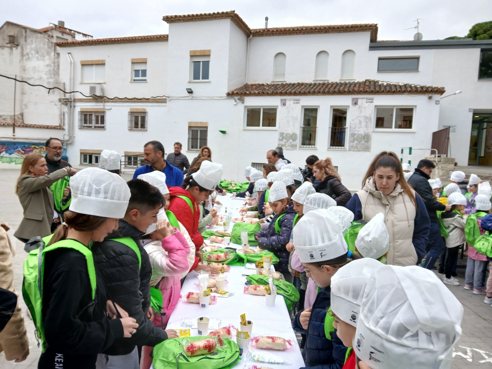 Escolares del Colegio &#039;San Andrés&#039; participan en el desayuno saludable de UPA.