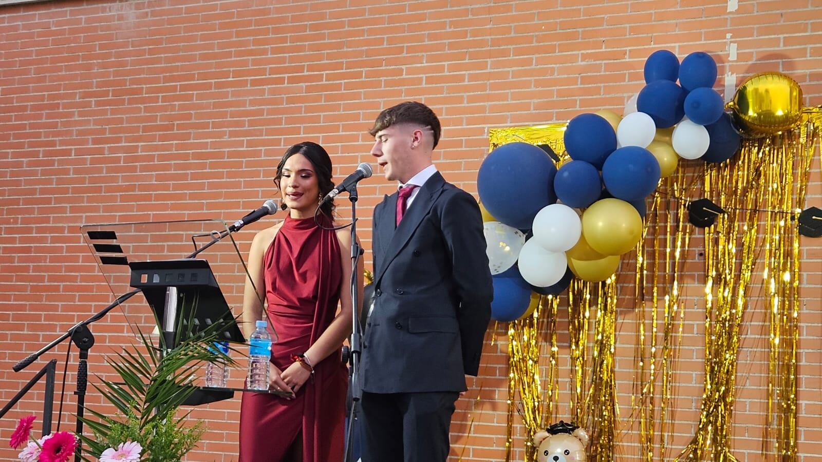Jesús García y Rocío Rodríguez representantes-presentadores del grupo de 4º ESO C