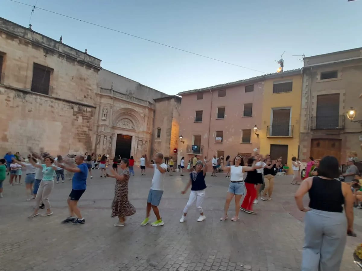 Danses al Carrer. Grupo Coros y danzas Biar