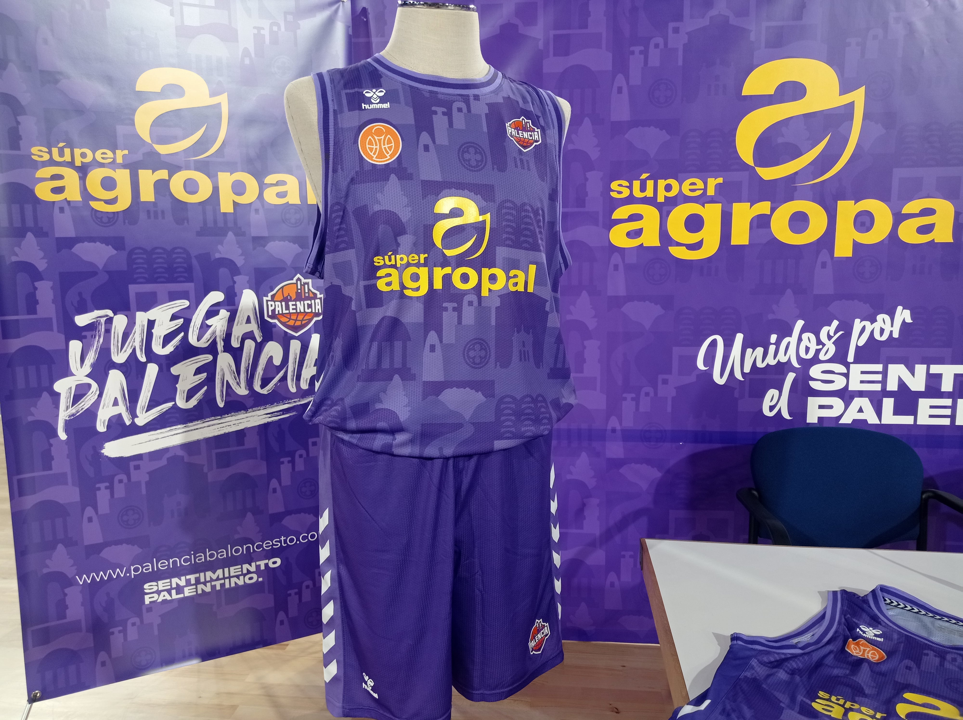 Nueva equipación del Palencia Baloncesto con Supermercados Agropal