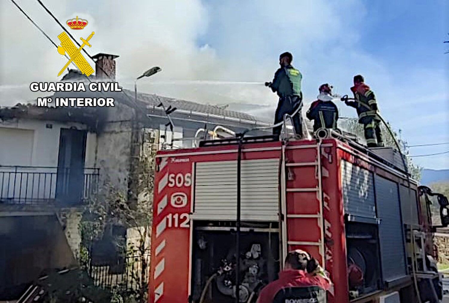 La rápida intervención de las patrullas evitó daños personales y que los materiales fueran aún más importantes