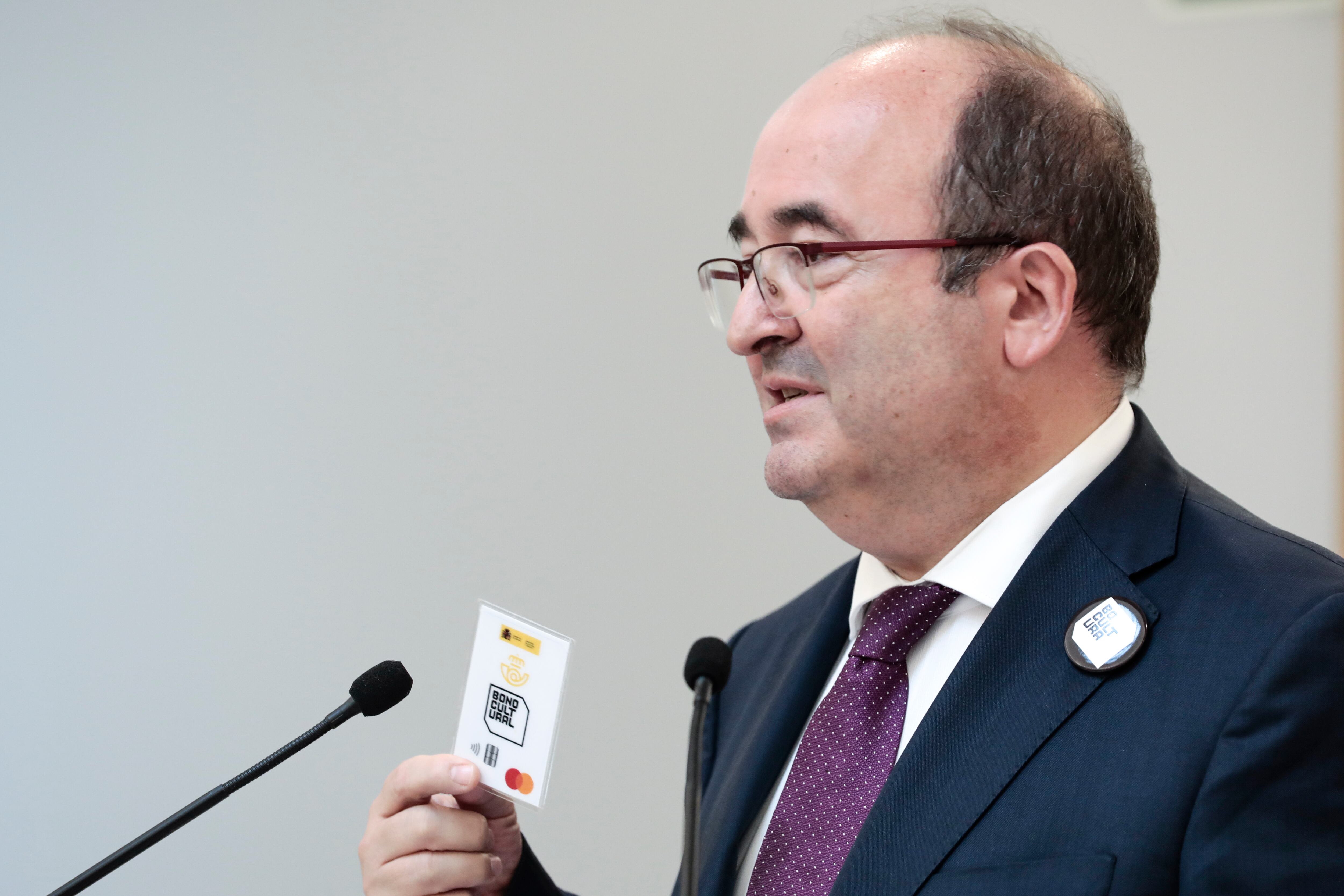 El ministro de Cultura, Miquel Iceta participa, en el Museo de Bellas Artes de València, en el acto de puesta en marcha del Bono Cultural Joven de 400 euros, que desde este lunes todos los nacidos en 2004 podrán solicitar para disfrutar de la cultura.