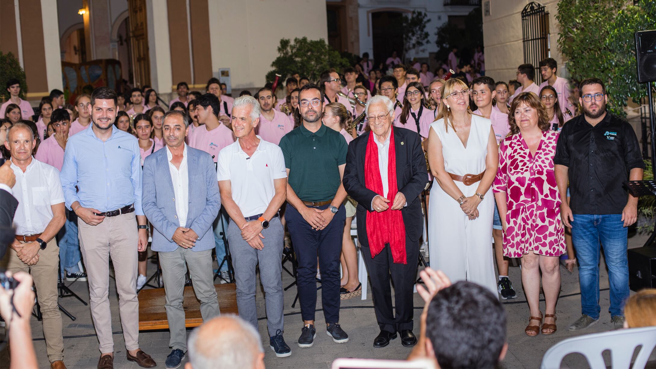 El padre Ángel junto a autoridades municipales y de la comarca en el II Campus Musical Vicky Foods