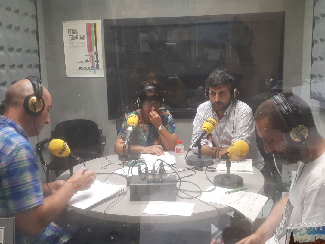 Cada lunes en Radio Eibar, ediles de los distintos grupos políticos del Ayuntamiento de Eibar debaten sobre distintos asuntos