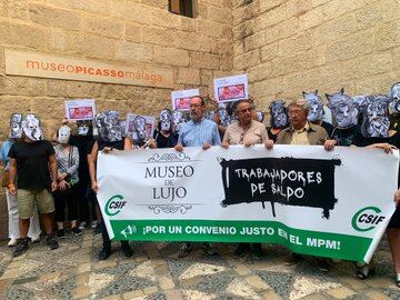 Un momento de la protesta de los trabajadores del Museo Picasso Málaga